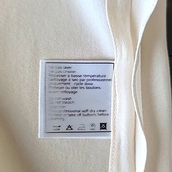 CHANEL 100% silk top CC buttons on the back size 40 - Picture 7 of 12